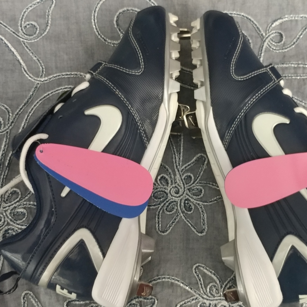 💥NWT💥 Ladies Nike Baseball Cleats - Picture 2 of 8